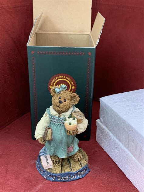 Boyds Bears, Yesterdays Child, The Dollstone Collection, Limited Edition, Vintage 1999, Casey and Baxter, Old Fashion Carriage (315) 29. . Boyds bears friends